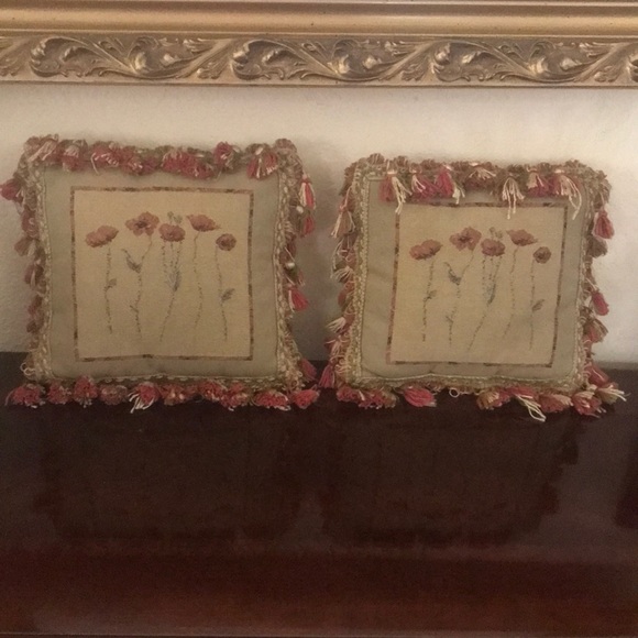 Two pretty decorative pillow - Picture 3 of 9